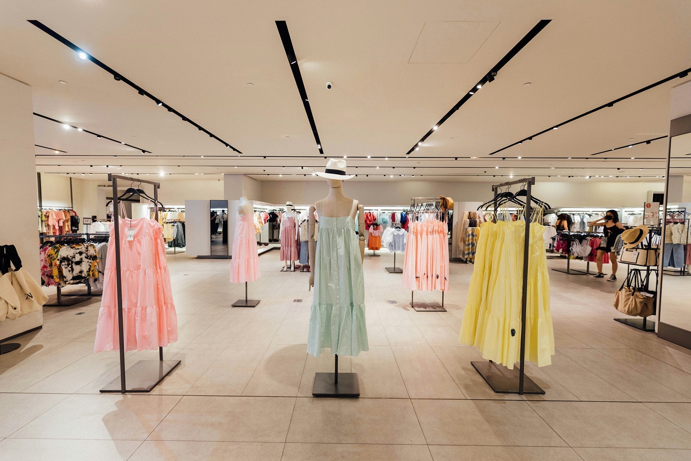 Garment care labels and size tags: what clothing brands need to include